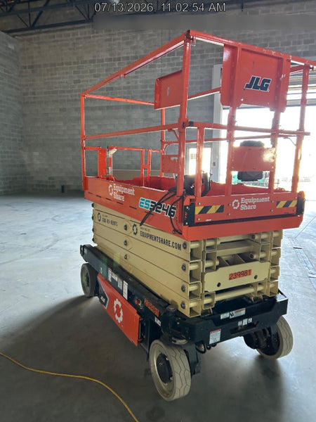 2022 JLG ES3246