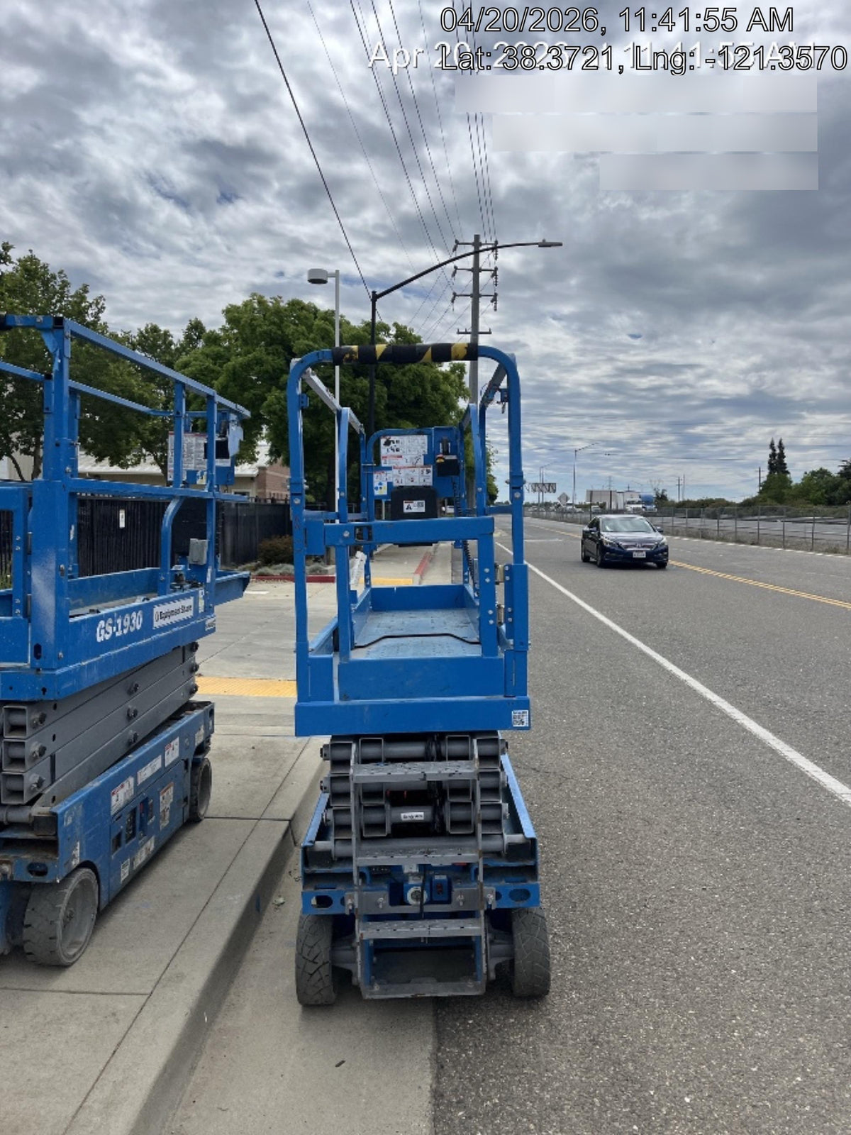 2020 Genie GS-1930 Solid Non Marking Tires, Beacon, Folding rails with half height swing gate, 800W Inverter