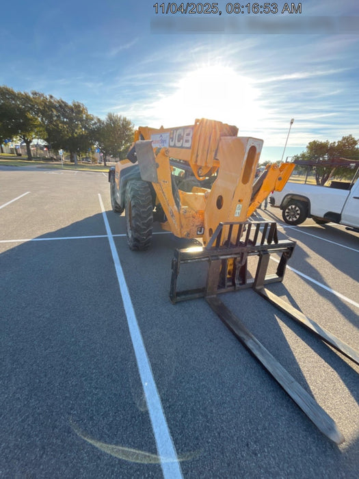 2019 JCB 512-56 109 HP w/Open ROPS, Beacon, Aux Hydraulics, Worklights, Solid Tires 60" Carriage/Forks