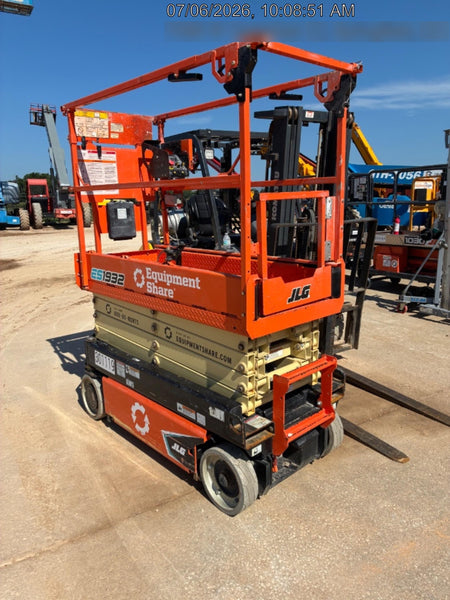 2023 JLG ES1932