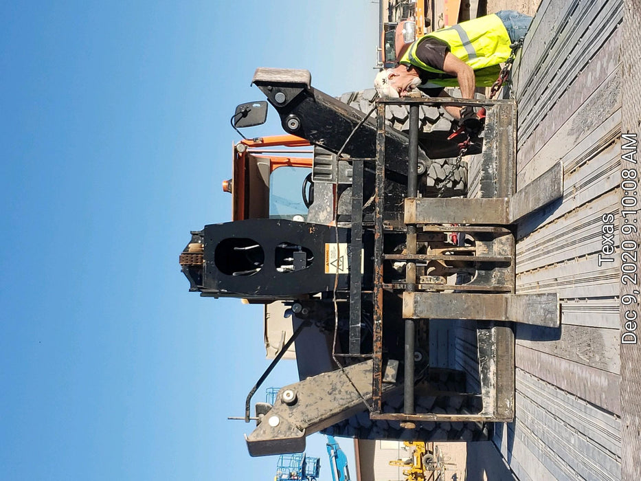 2019 JLG 1255 JLG 1255 T4F w/Open ROPS, Solid Tires, Work Lights/Beacon, 60" Carriage/Forks