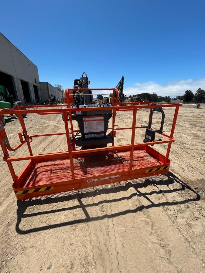 2025 JLG 660SJ