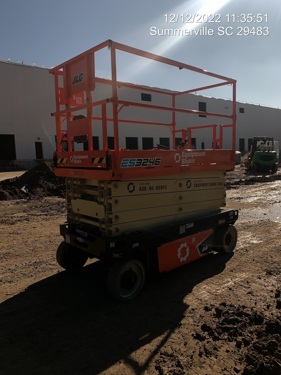 2022 JLG ES3246