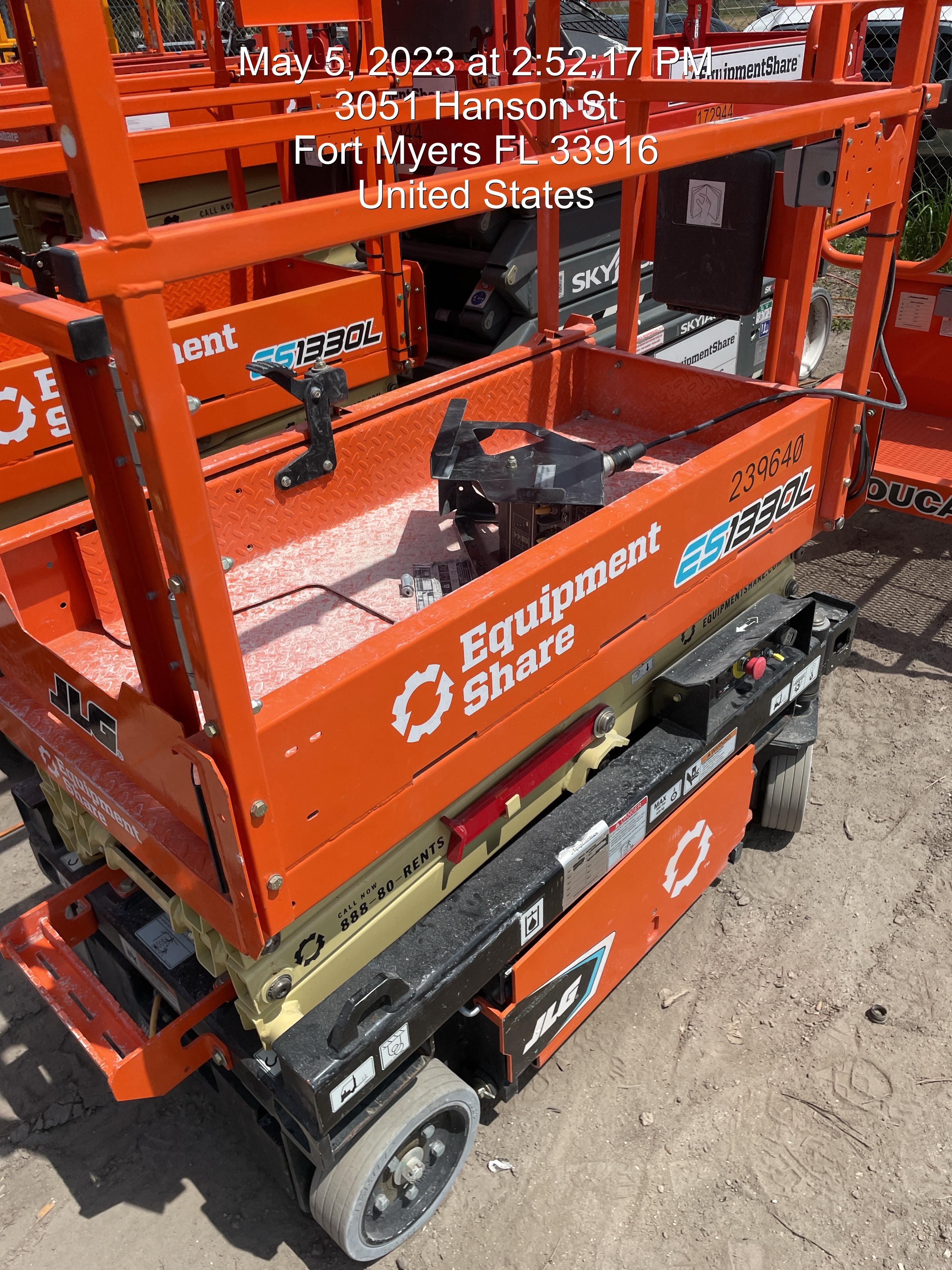 2022 JLG ES1330L