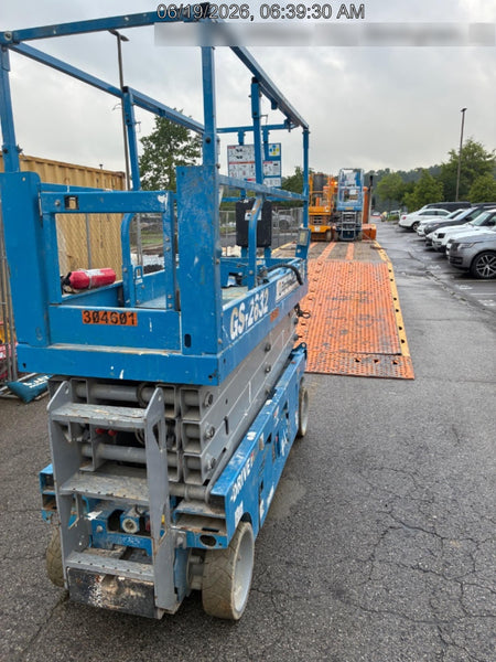 2023 GENIE GS-2632