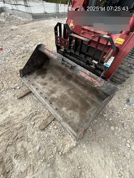 2023 TAKEUCHI 67" Smooth Bucket - Takeuchi