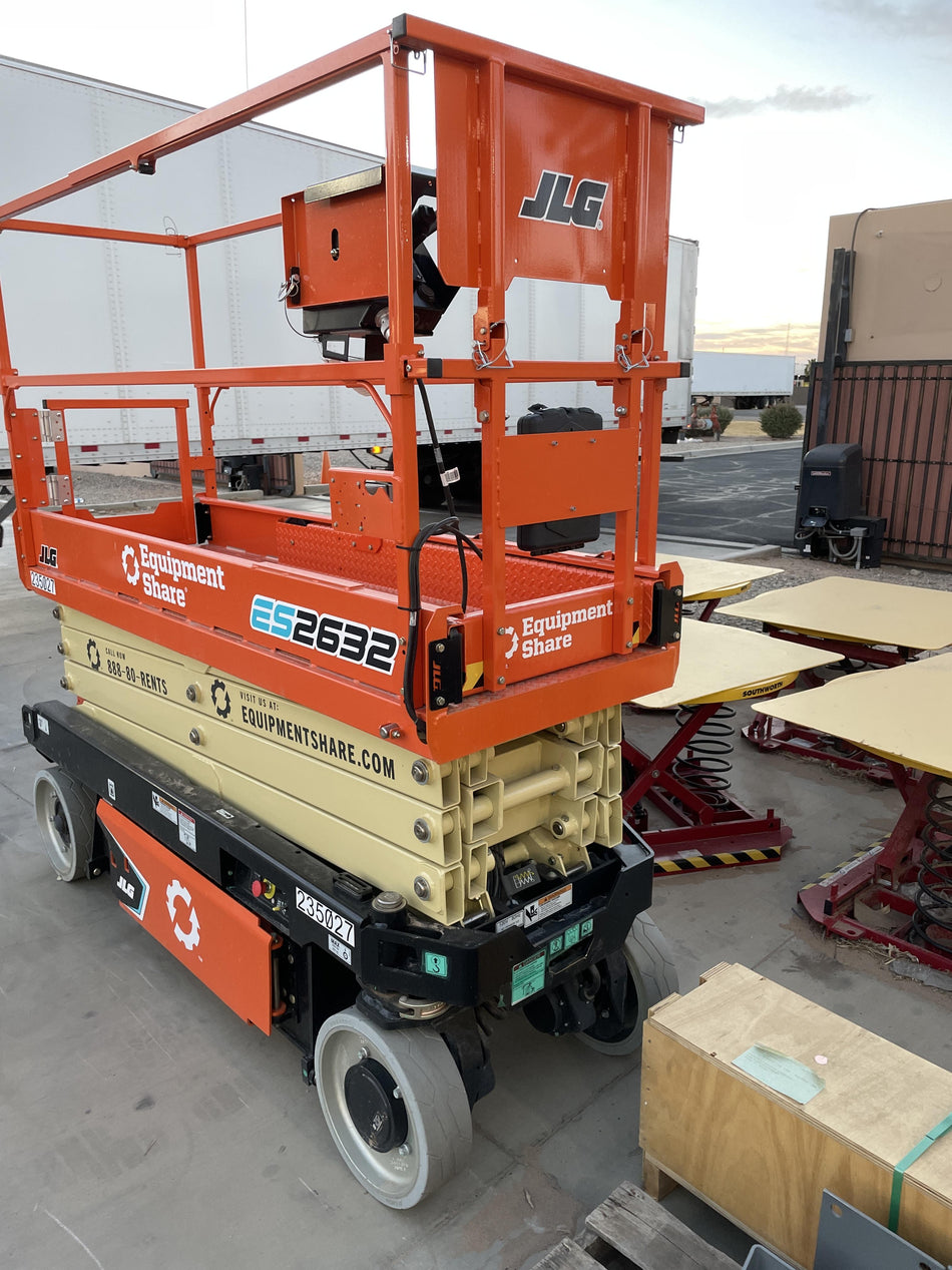 2022 JLG ES2632