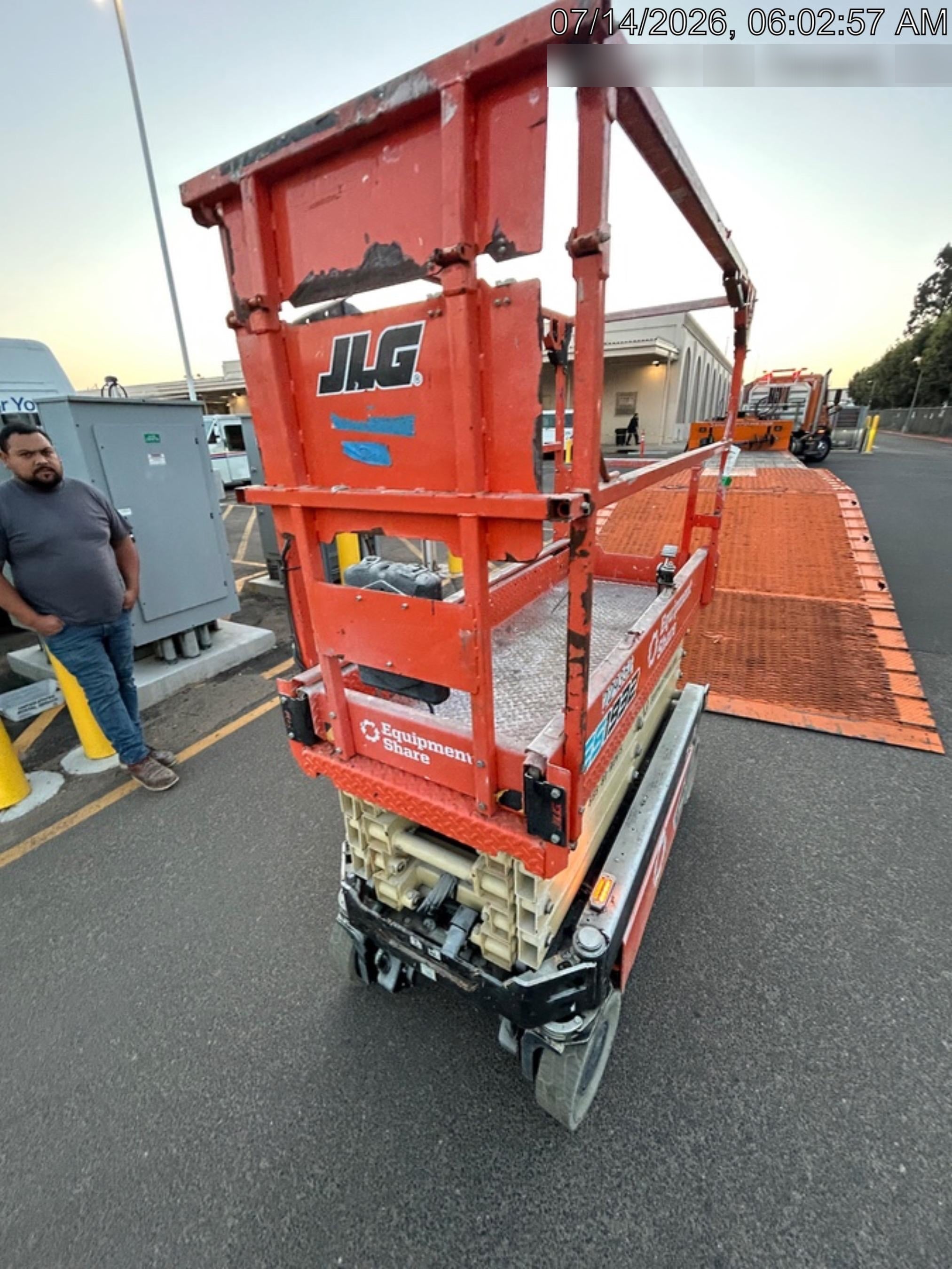 2022 JLG ES1932
