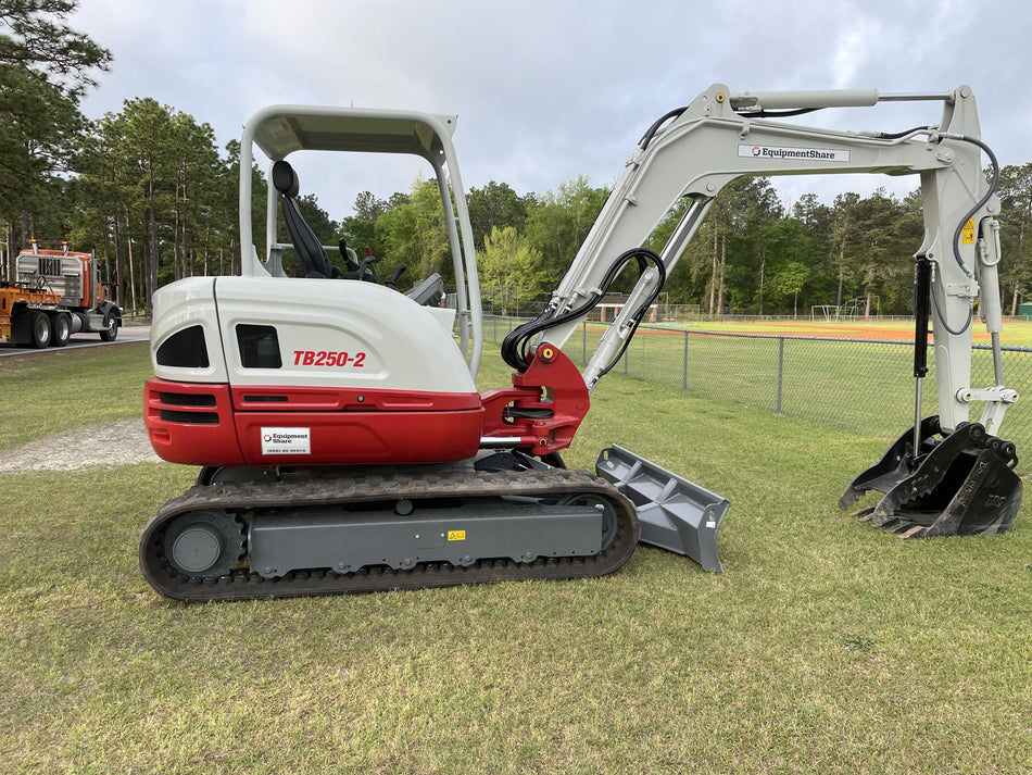2023 TAKEUCHI TB250-2R