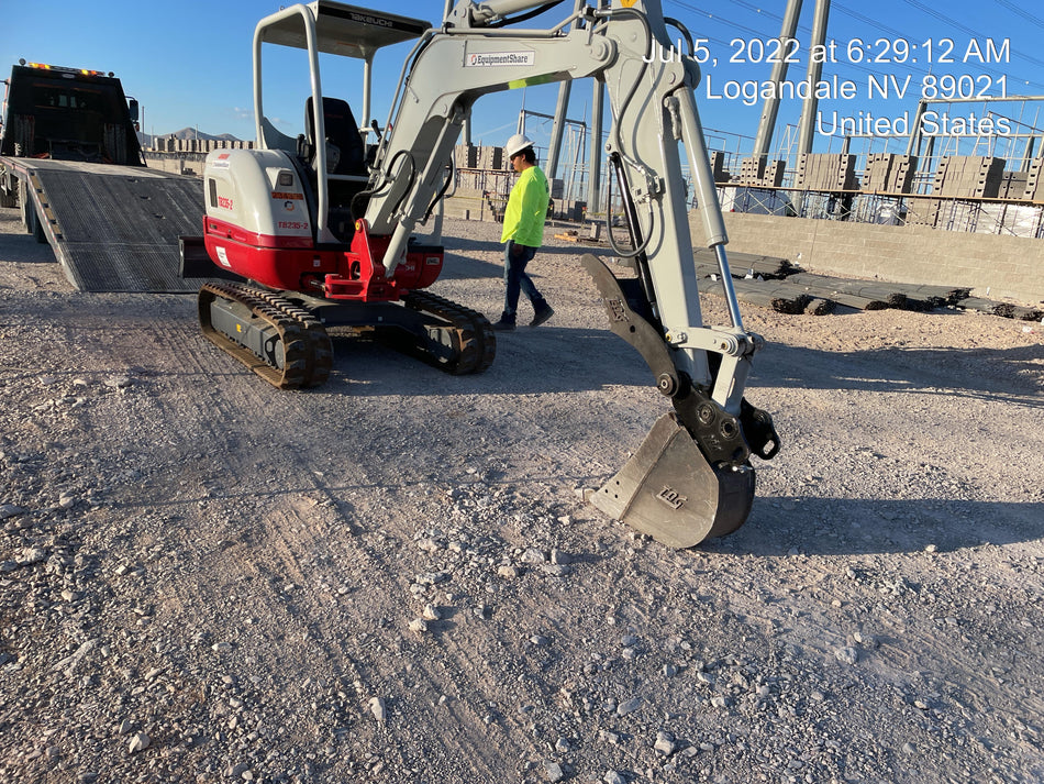 2022 TAKEUCHI TB235-2R