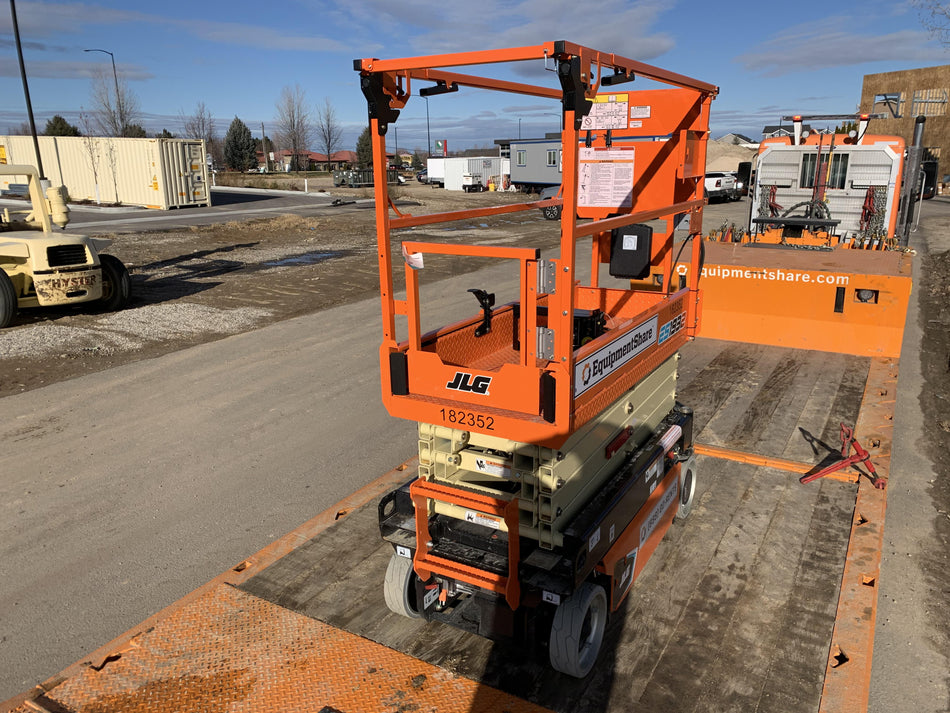 2021 JLG ES1932