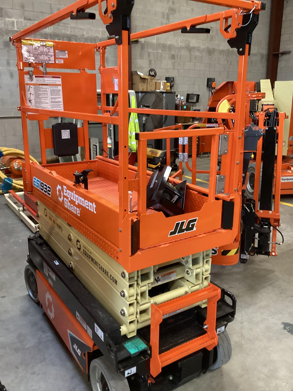 2022 JLG ES1932