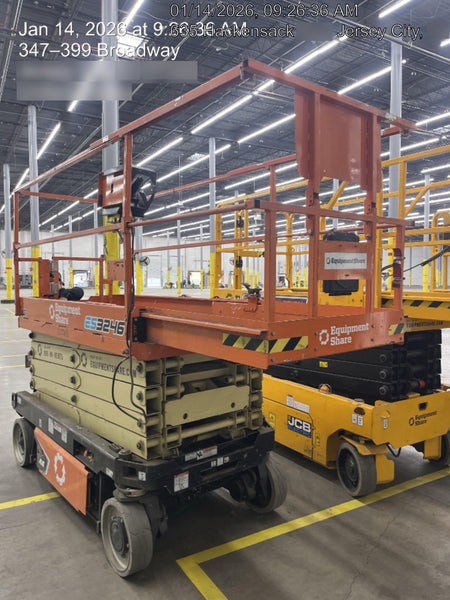 2022 JLG ES3246