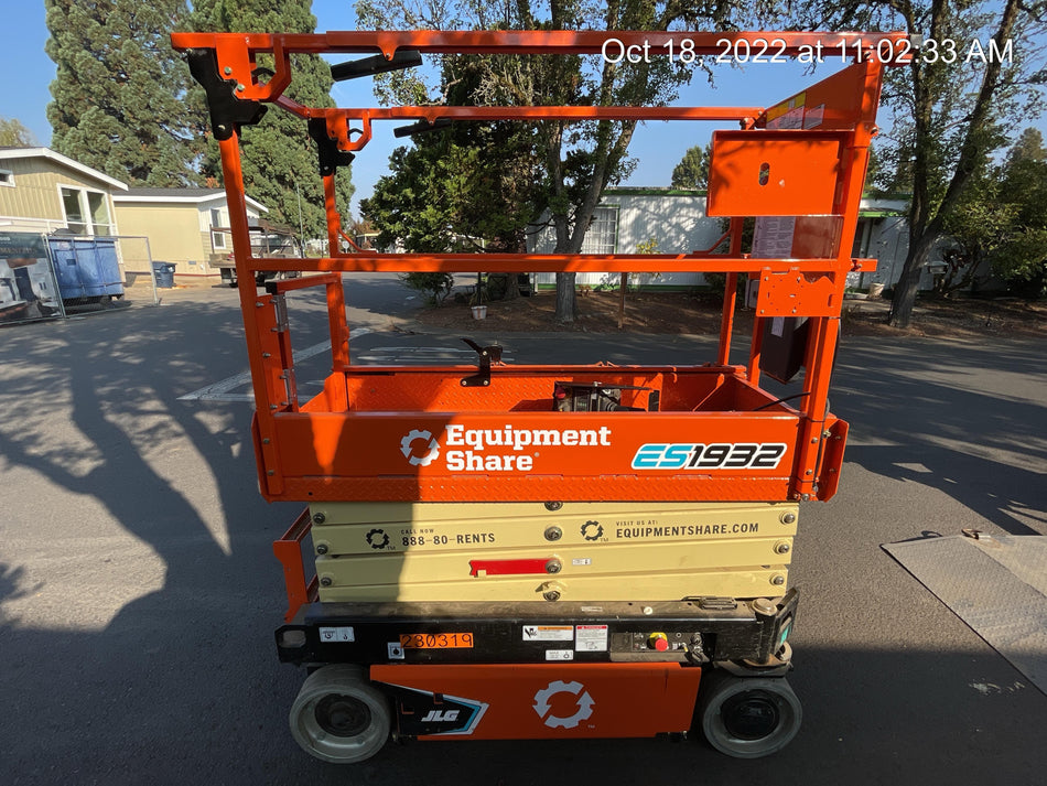 2022 JLG ES1932