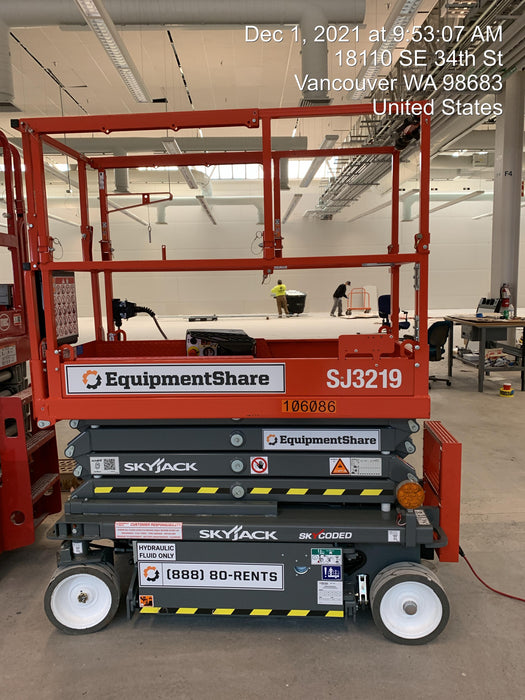 2020 Skyjack SJIII-3219 Solid NM Tires, Half height spring hinged entry gate, Dual Beacons, 800W Inverter