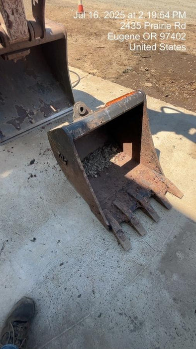 2025 TAKEUCHI 24" Bucket Takeuchi