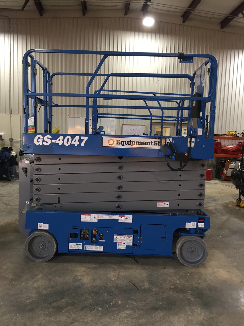 2019 Genie GS-4047 Folding rails with half height swing gate