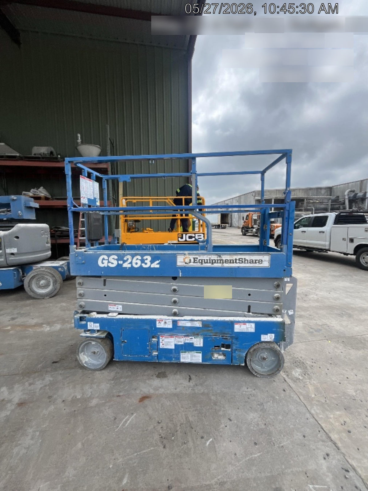 2019 Genie GS-2632 Folding rails with half height swing gate