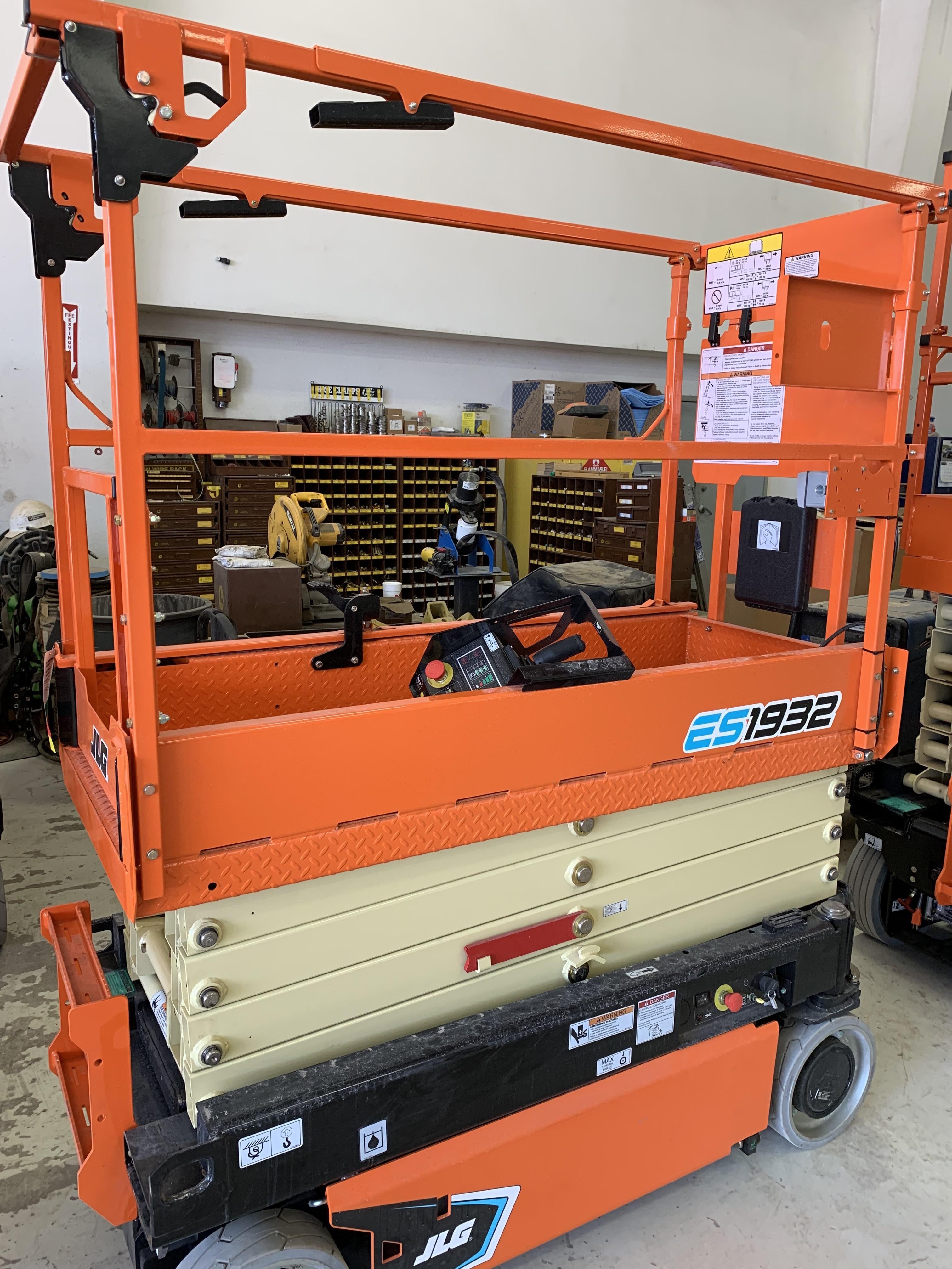 2022 JLG ES1932