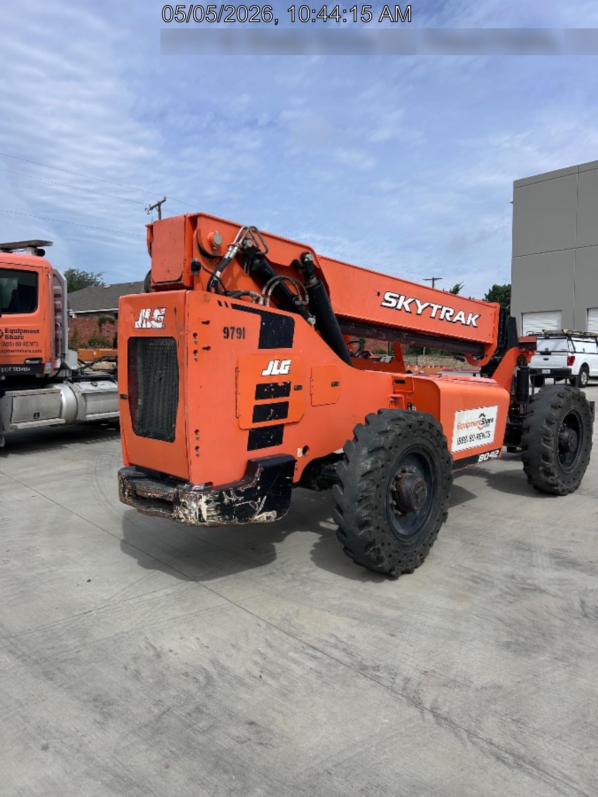 2018 Skytrak 8042 JLG Skytrak 8042, Solid Tires (shipping-Boss), Open ROPS, Beacon and Work Light Package