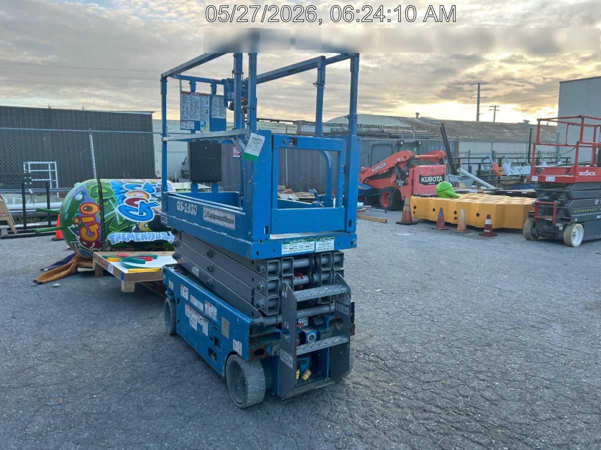 2020 Genie GS-1930 Solid Non Marking Tires, Beacon, Folding rails with half height swing gate, 800W Inverter