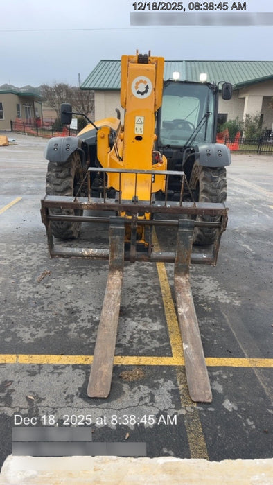 2019 JCB 509-42 JCB 509-42 Enclosed Cab, 74 HP, Solid Tires, Worklights, Beacon, Aux Hydraulics, Lifting Eye w/60" Carriage/60" Forks