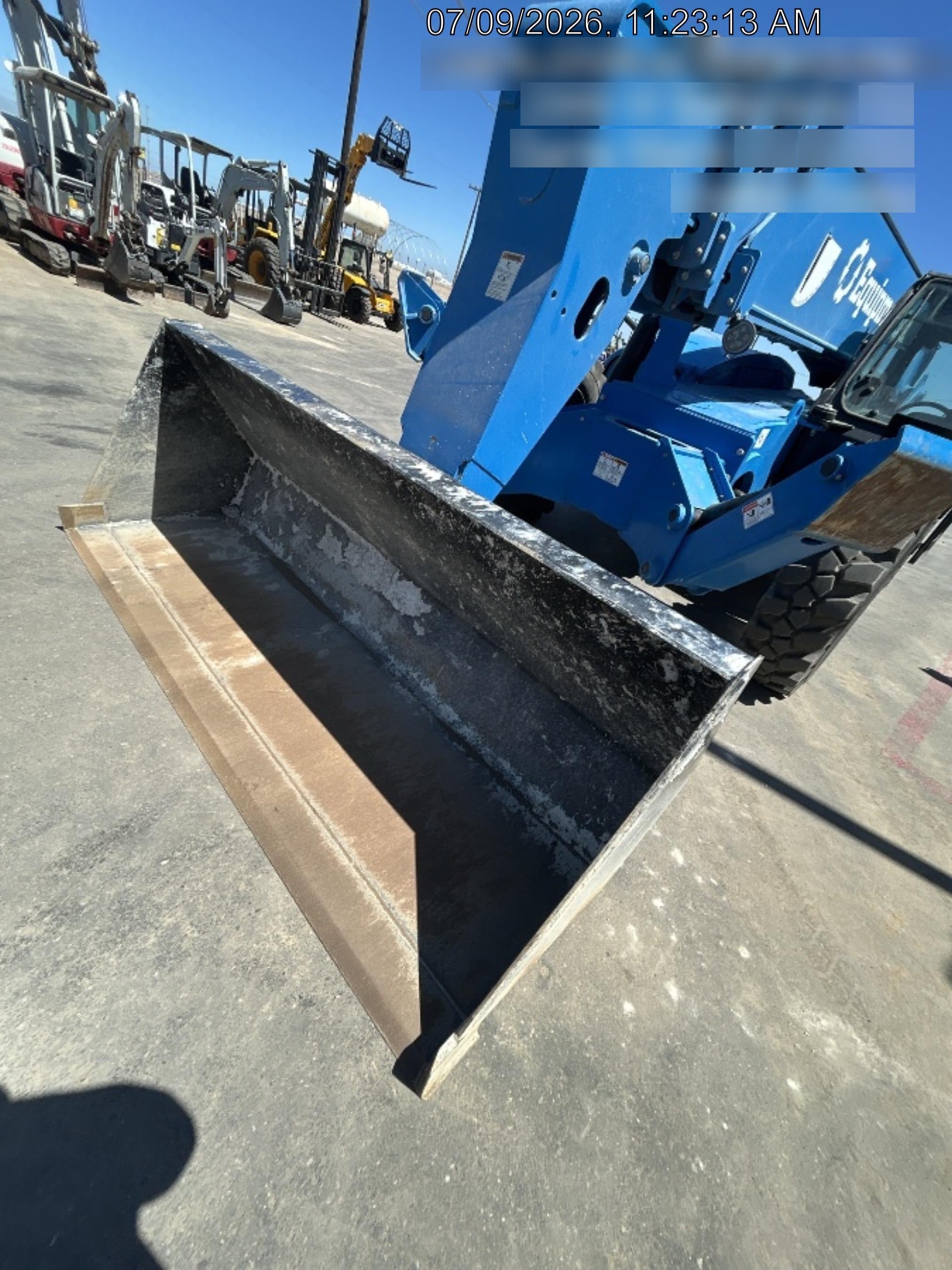 2025 JLG 1001100823