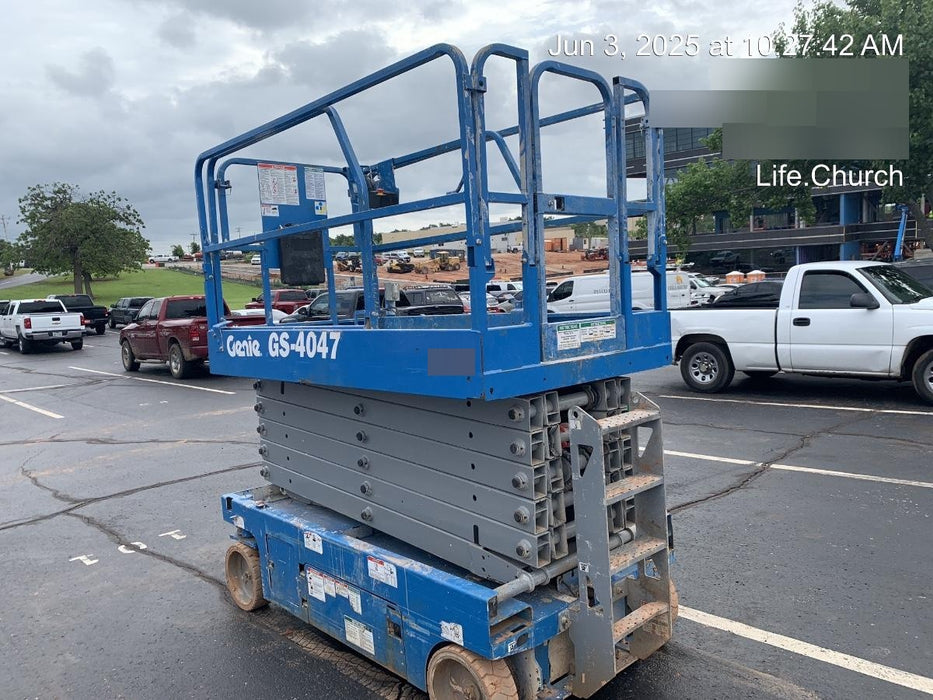 2019 Genie GS-4047 Folding rails with half height swing gate