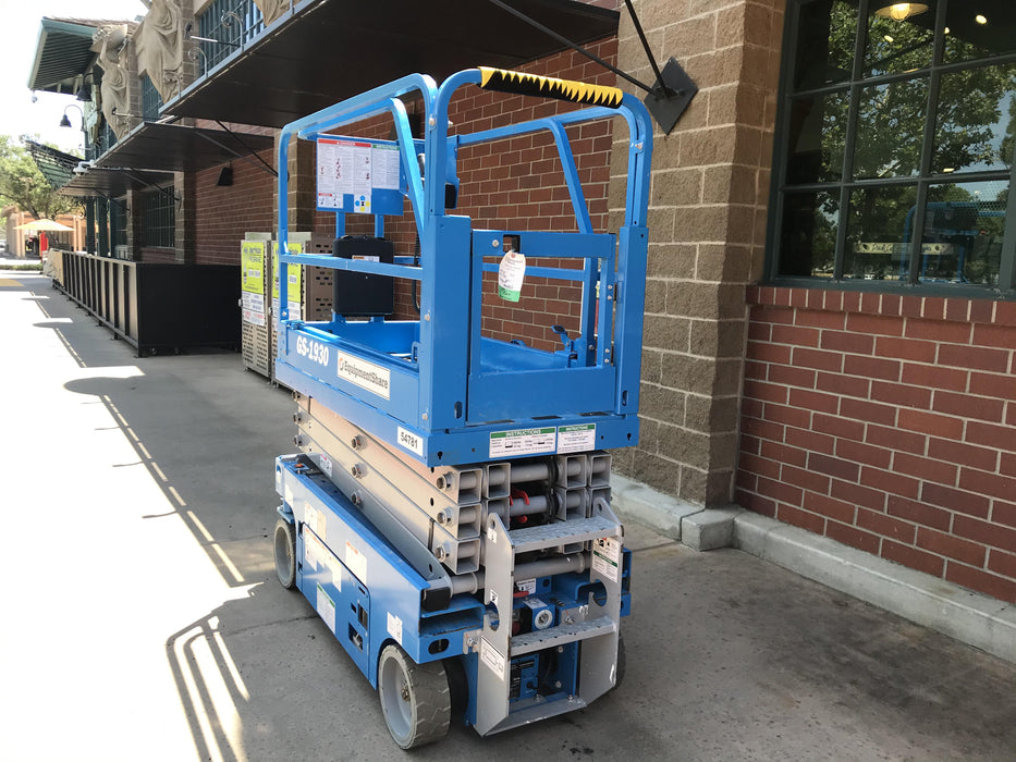 2019 Genie GS-1930 Half Height Swing Gate, 800W Inverter