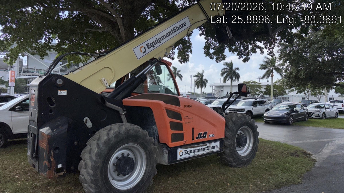 2021 JLG 1732