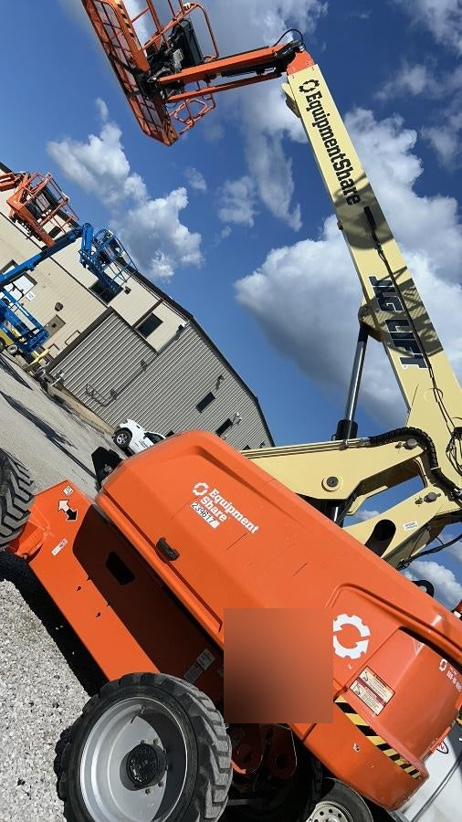 2022 JLG 660SJ