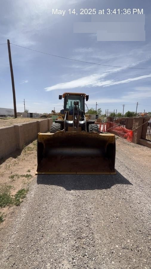 2019 John Deere 524L Cab/Heat/AIR, 3rd Function Hydraulics, Hydraulic JRB QC 2.75 Yd. Bucket, 60" Carriage/72" Forks