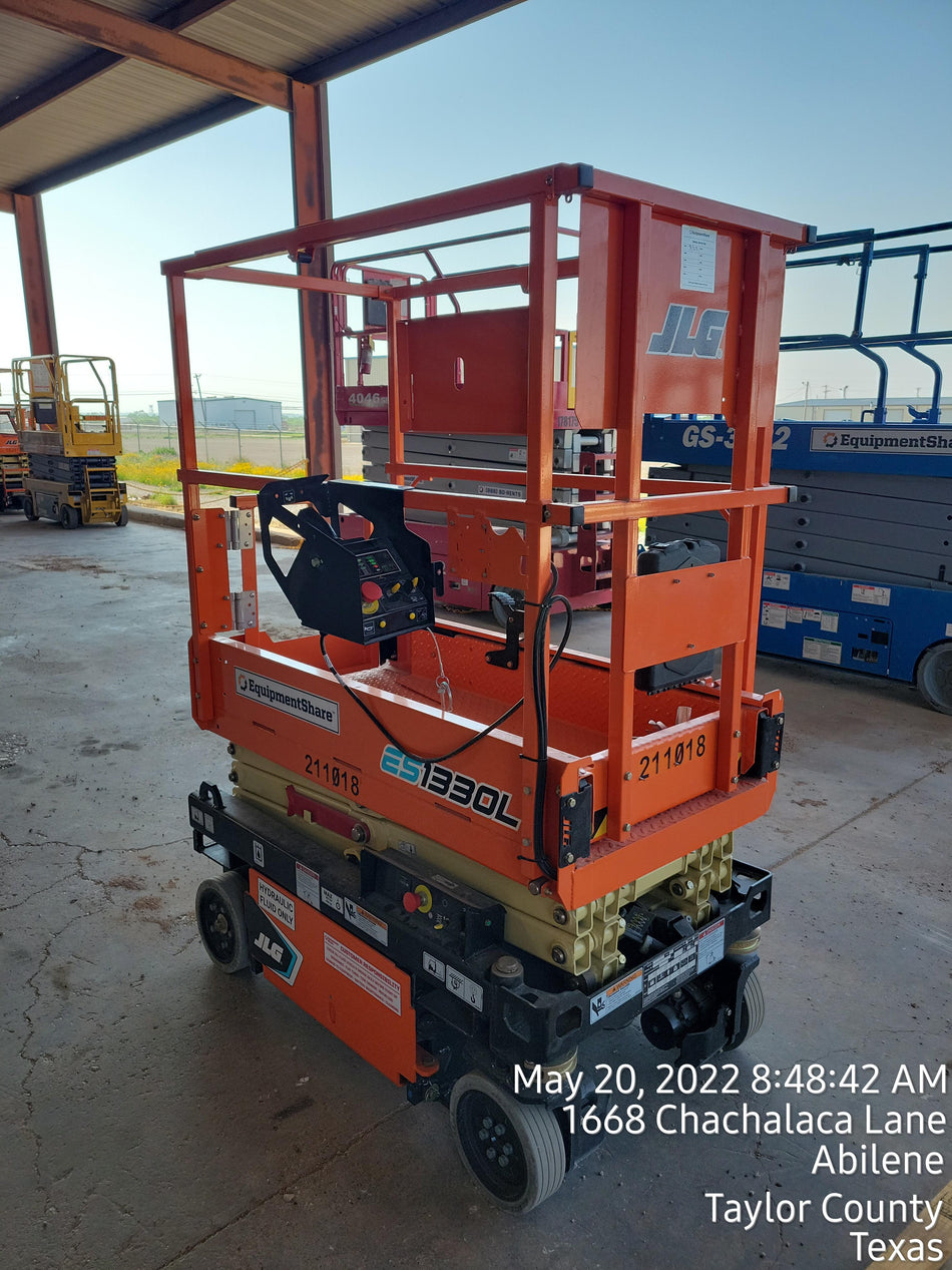 2022 JLG ES1330L