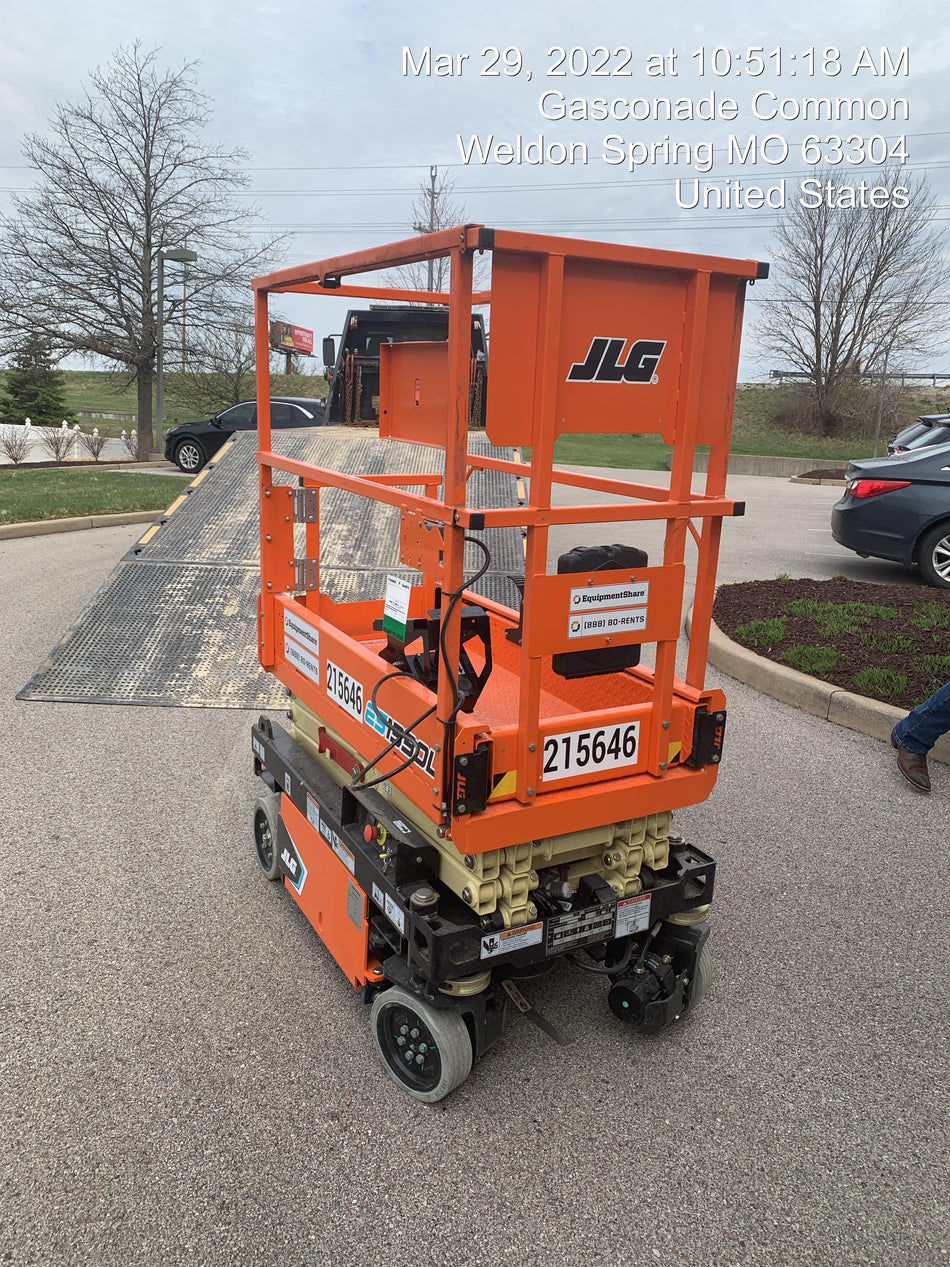2022 JLG ES1330L