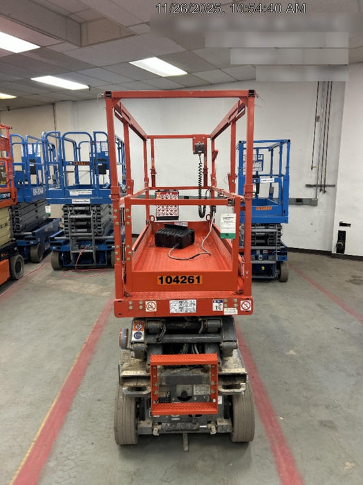 2020 Skyjack SJIII-3220 Solid NM Tires, Half height spring hinged entry gate, Dual Beacons, 6' Powered Extension Deck