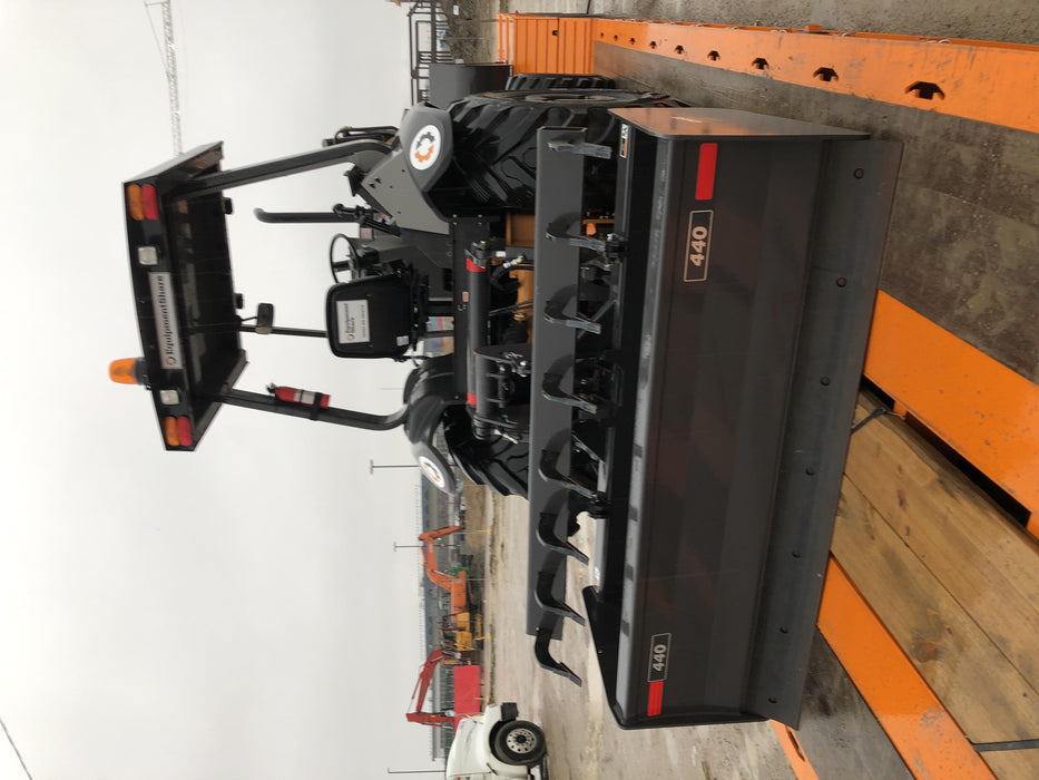 2019 Case 570N EP Canopy, 4WD, GP Front Bucket, Dual Tilt Cylinder, 84" Box Blade w/ Scarifier, Wheel Weights, Beacon