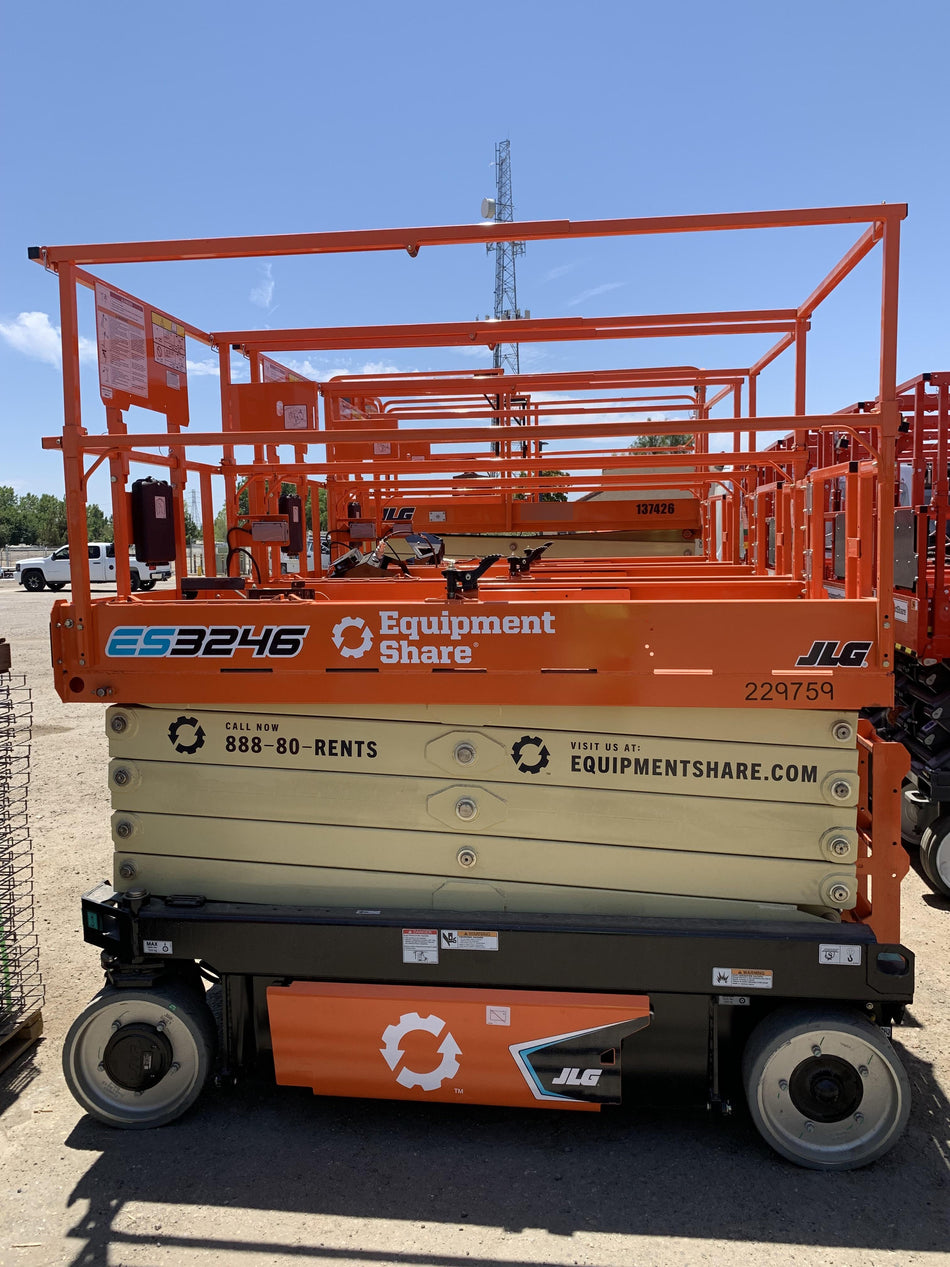 2022 JLG ES3246