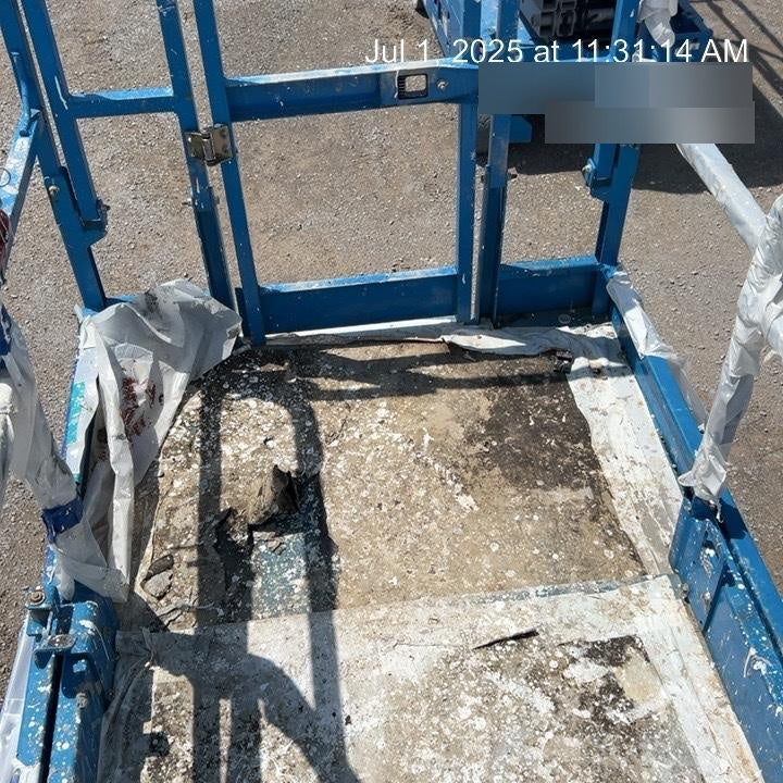 2019 Genie GS-4047 Folding rails with half height swing gate