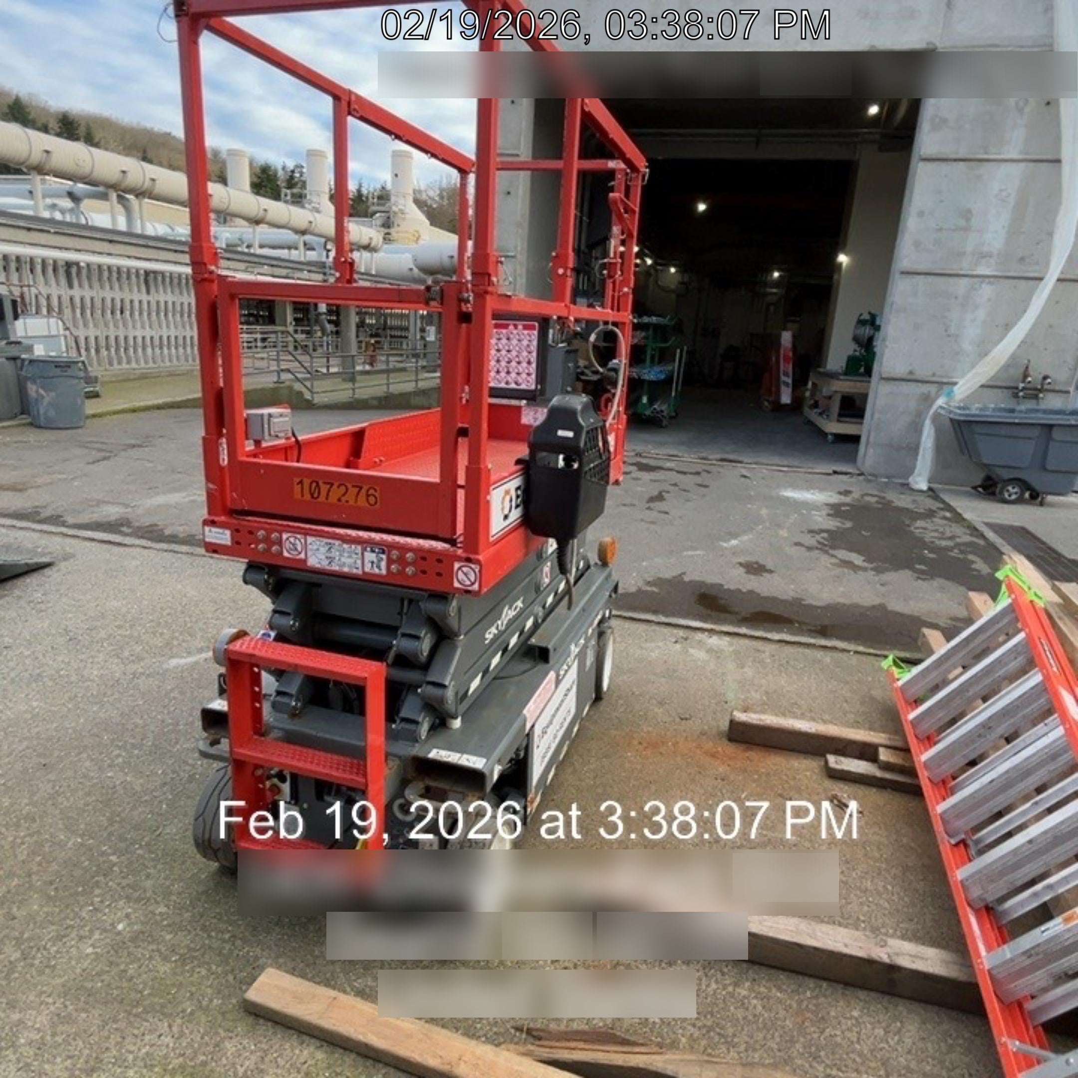 2020 Skyjack SJIII-3219 Solid NM Tires, Half height spring hinged entry gate, Dual Beacons, 800W Inverter
