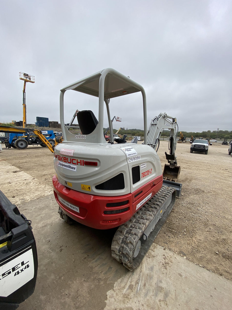 2022 TAKEUCHI TB235-2R