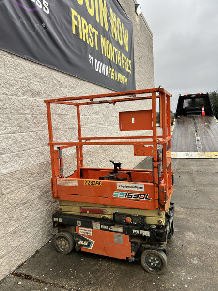 2022 JLG ES1330L