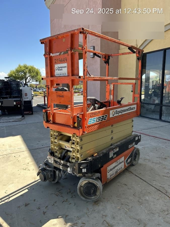 2022 JLG ES1932