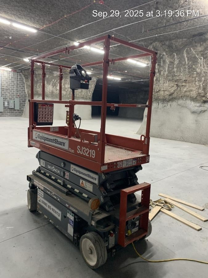 2021 SKYJACK SJ3219