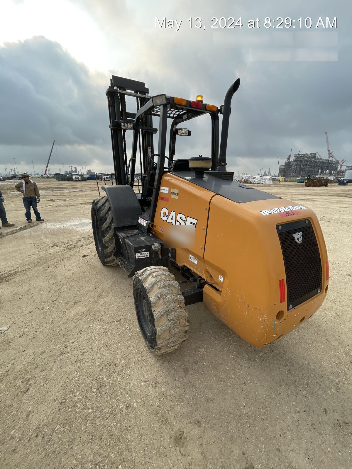 2021 CASE 588H
