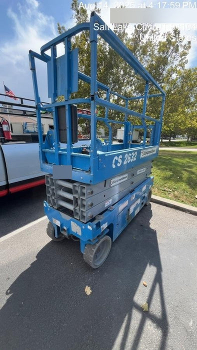2019 Genie GS-2632 Folding rails with half height swing gate