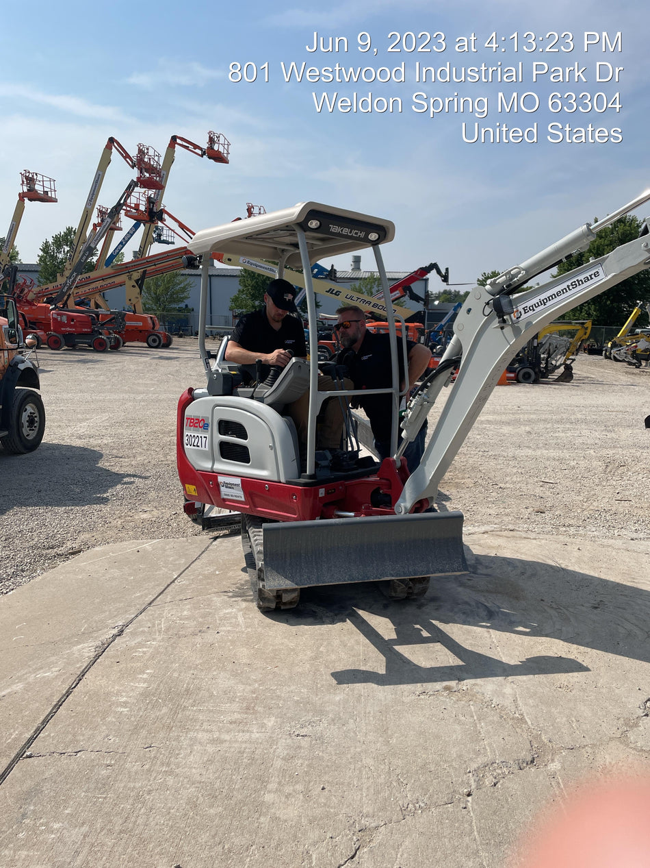 2023 TAKEUCHI TB20e