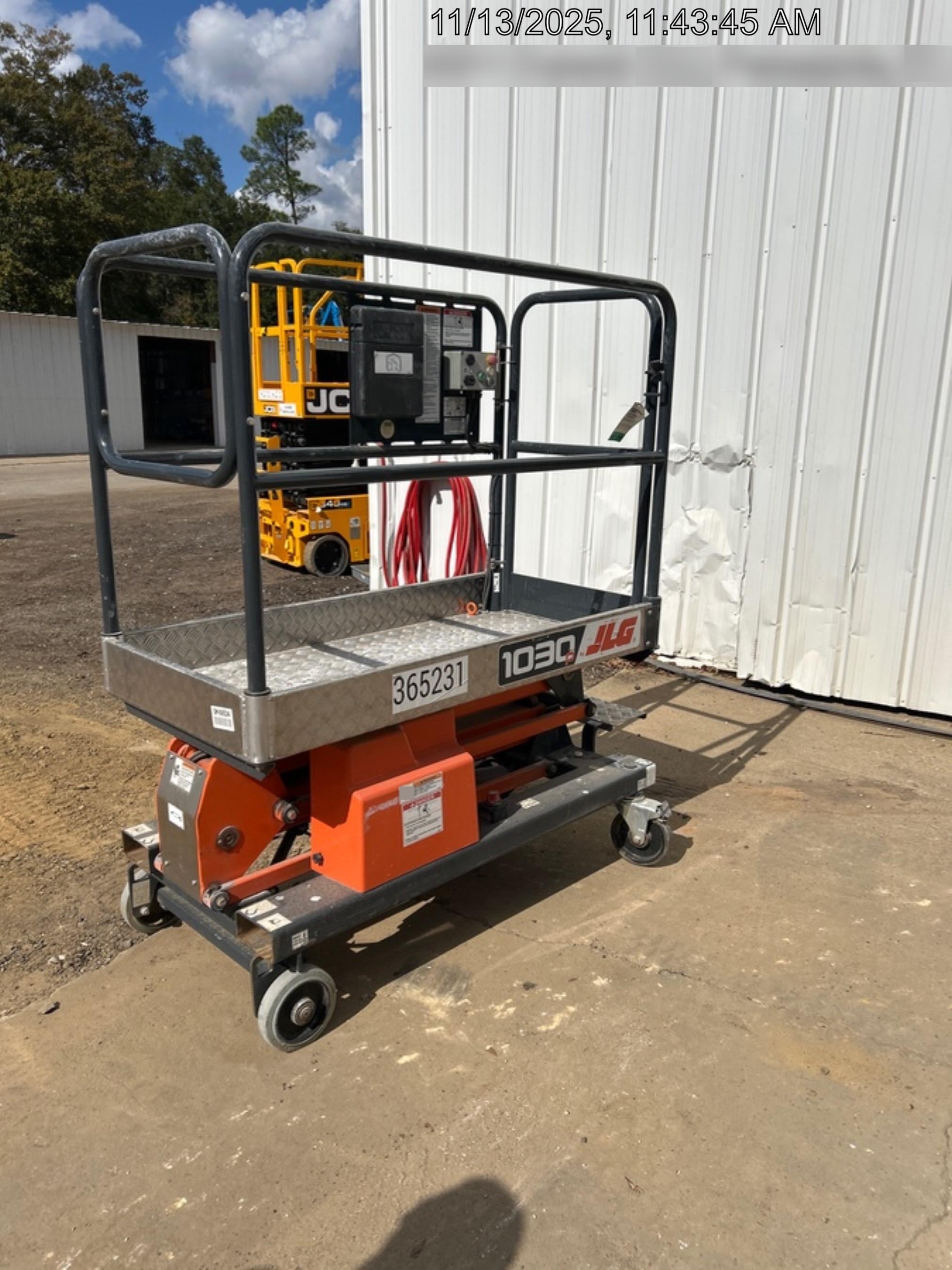 2023 JLG 1030P