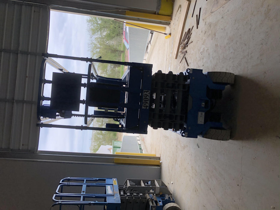 2019 Genie GS-2632 Folding rails with half height swing gate