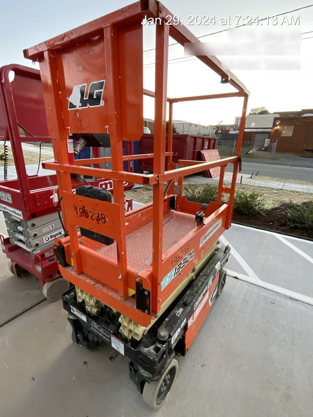 2021 JLG ES1330L