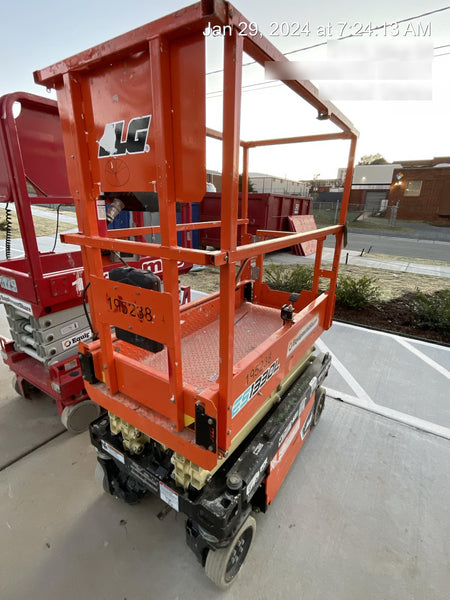 2021 JLG ES1330L